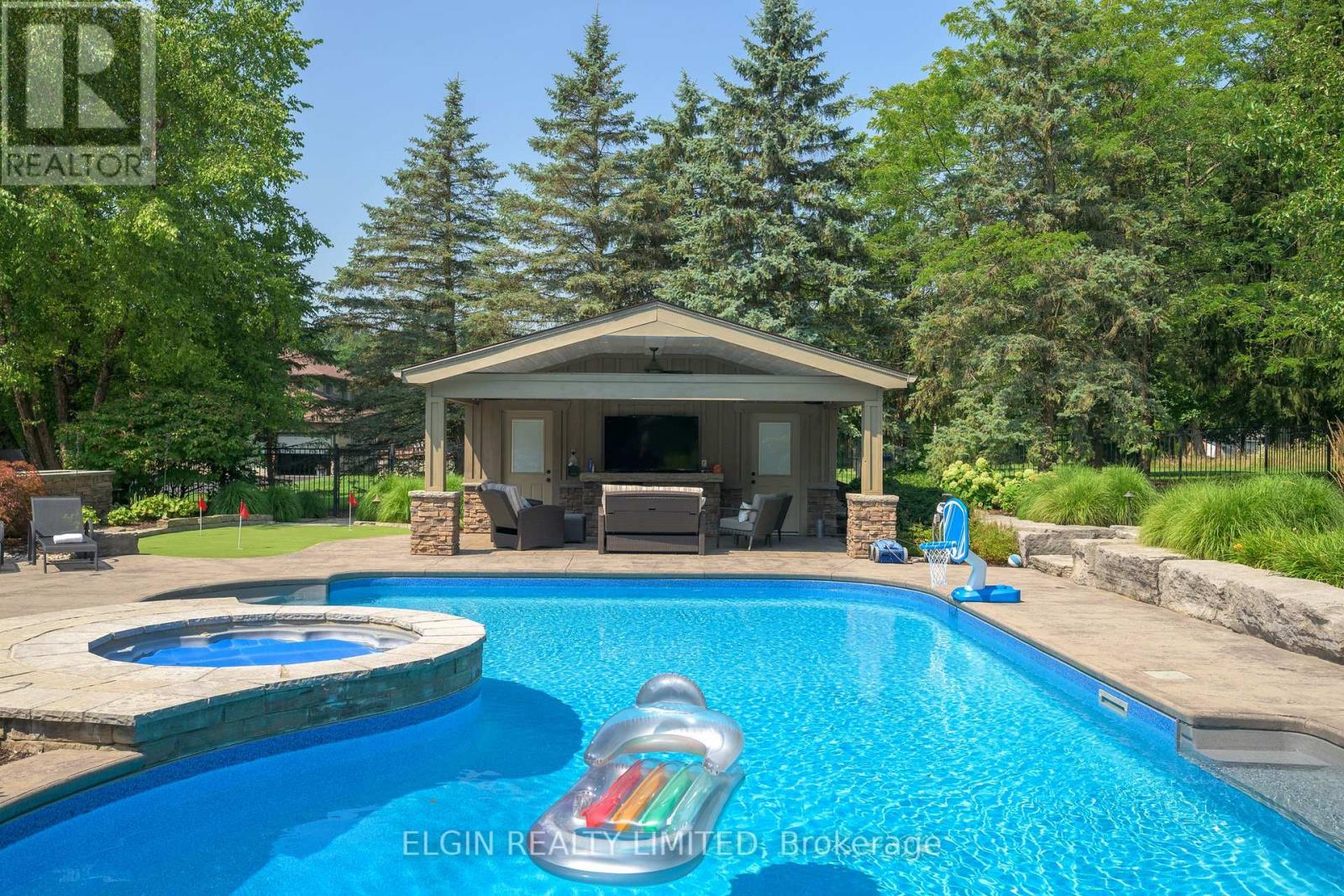 42672 Meadow Wood Lane, Central Elgin, Ontario  N0L 2L0 - Photo 10 - X12379640