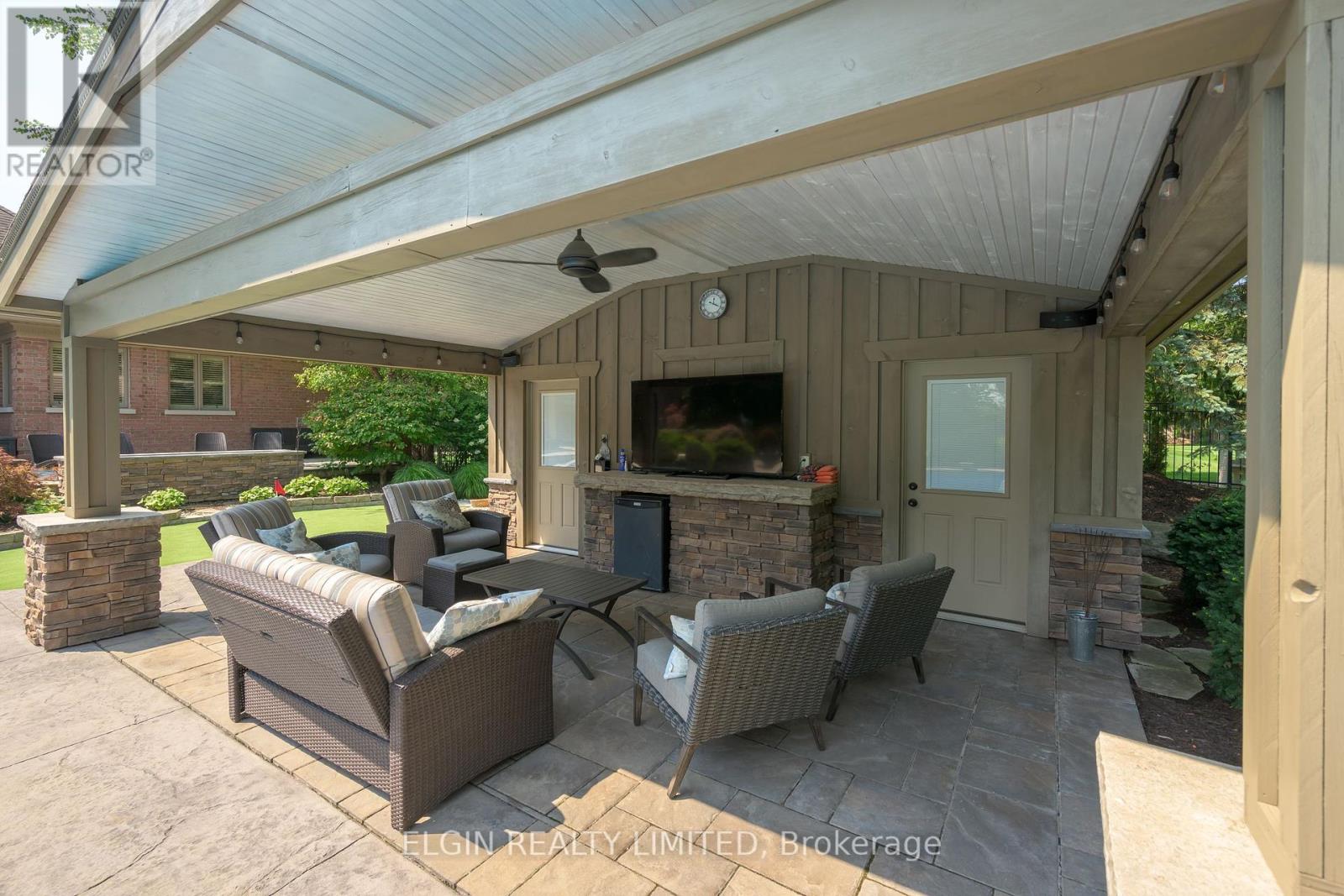 42672 Meadow Wood Lane, Central Elgin, Ontario  N0L 2L0 - Photo 11 - X12379640