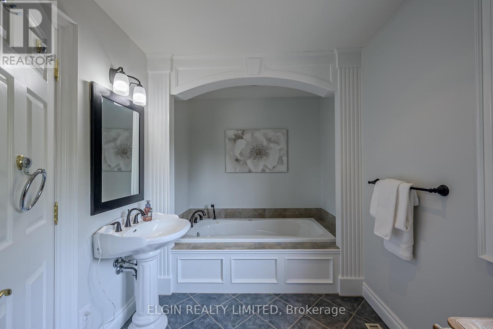 42672 Meadow Wood Lane, Central Elgin, Ontario  N0L 2L0 - Photo 44 - X12379640