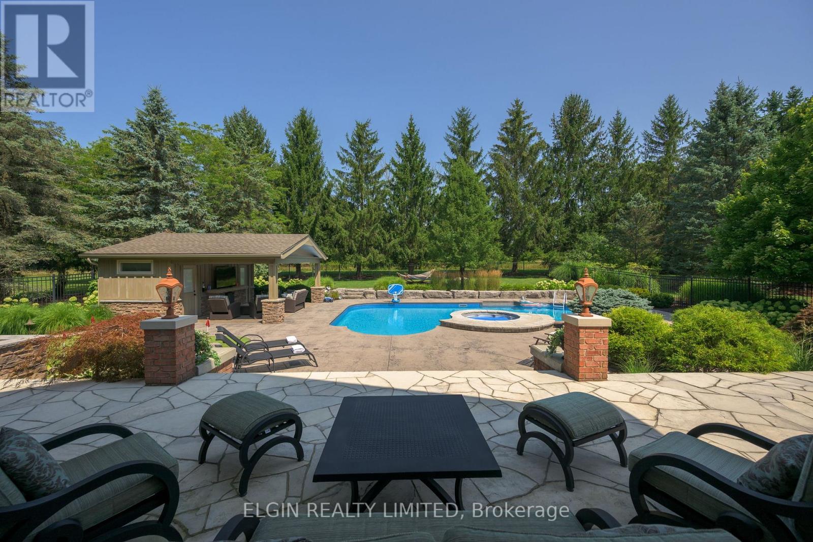 42672 Meadow Wood Lane, Central Elgin, Ontario  N0L 2L0 - Photo 8 - X12379640