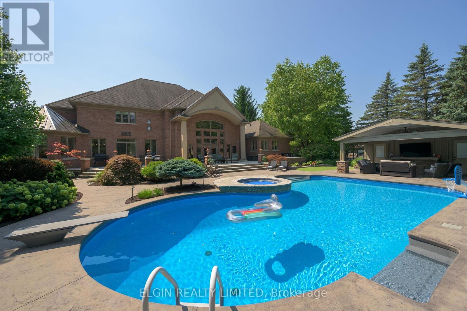 42672 Meadow Wood Lane, Central Elgin, Ontario  N0L 2L0 - Photo 9 - X12379640