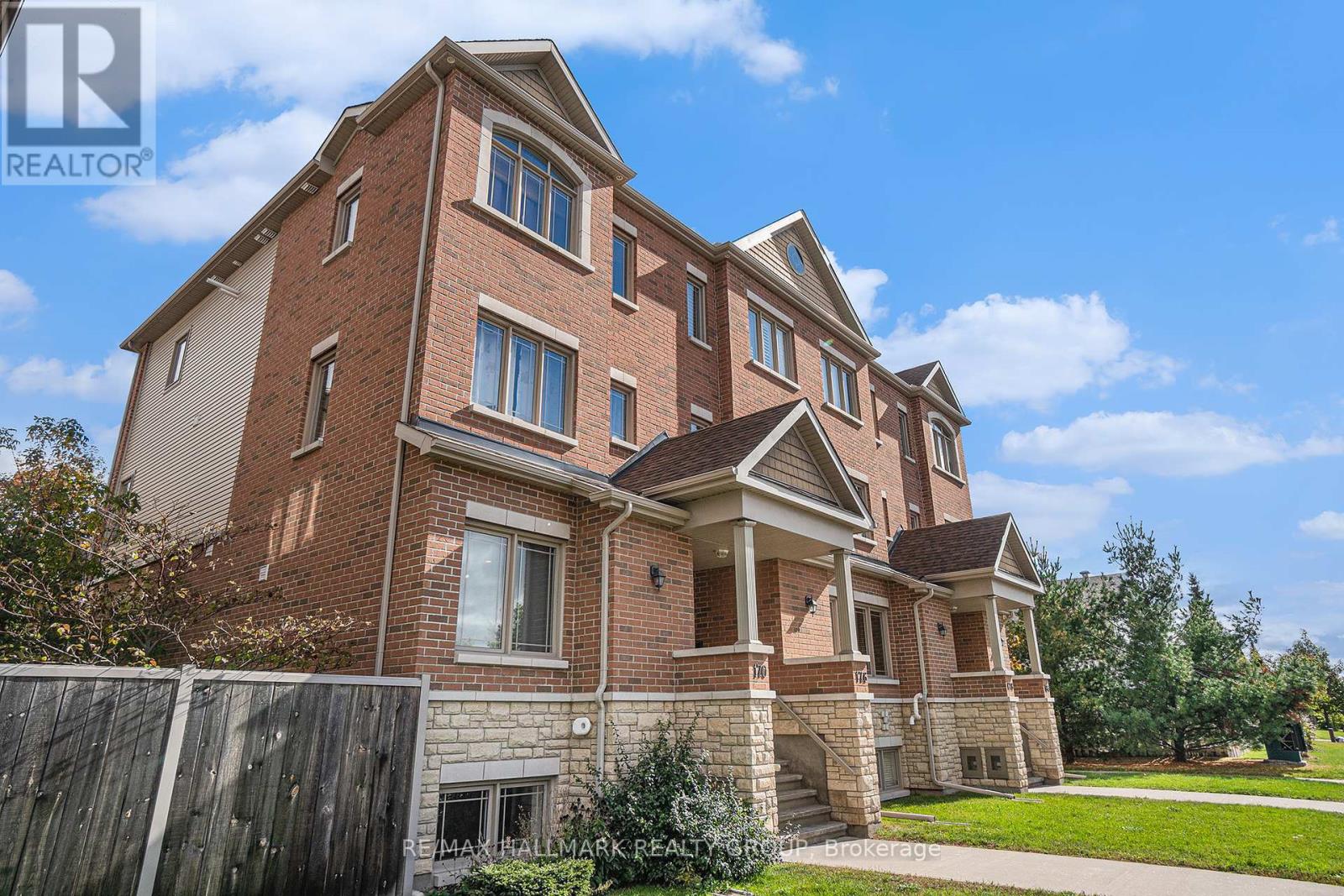 17 - 170 Den Haag Drive, Ottawa, Ontario  K1K 2V7 - Photo 2 - X12379601