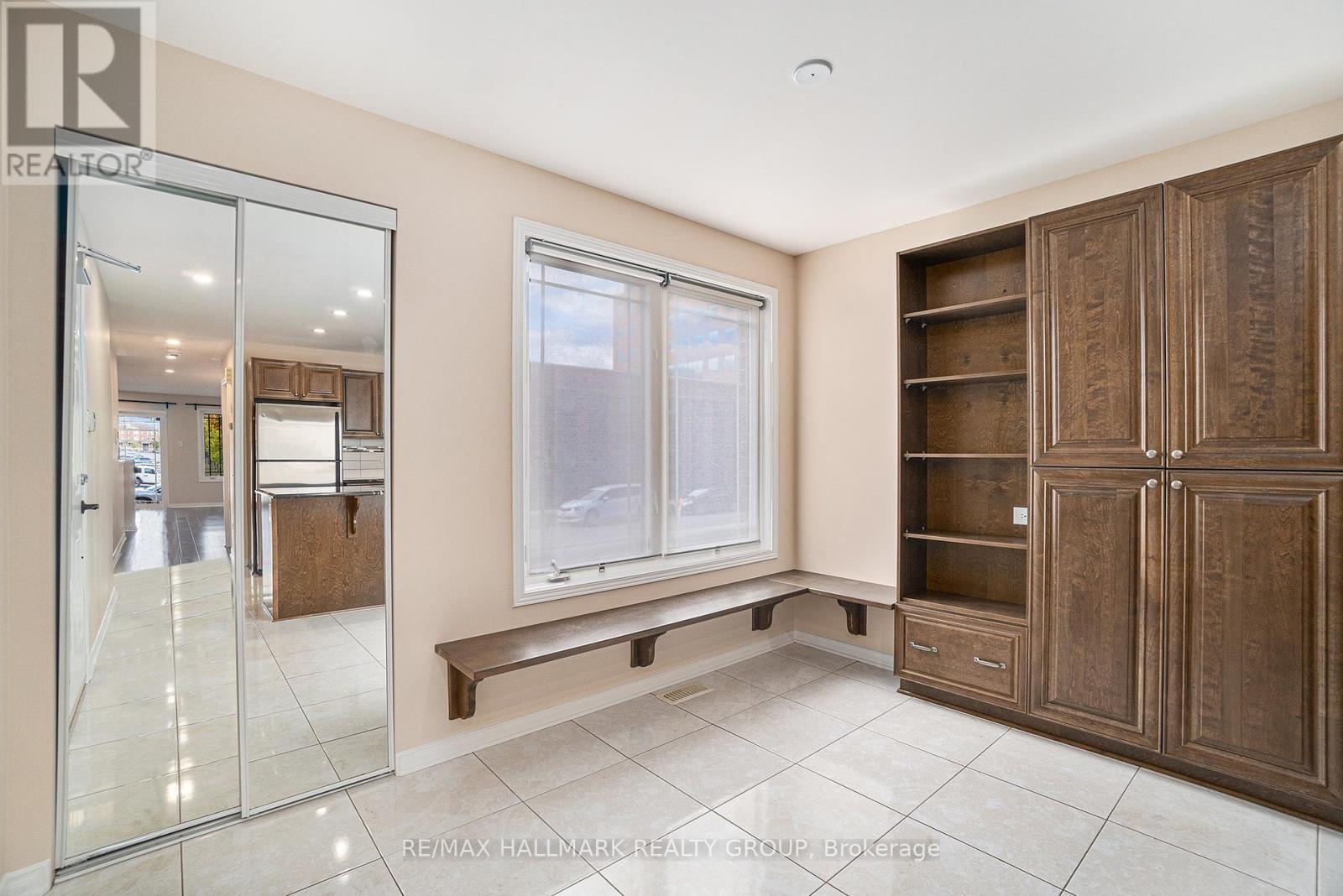 17 - 170 Den Haag Drive, Ottawa, Ontario  K1K 2V7 - Photo 4 - X12379601