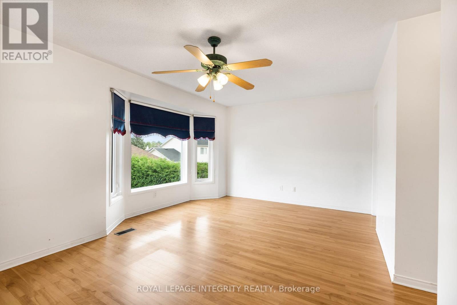 1659 Toulouse Crescent, Ottawa, Ontario  K1C 6K5 - Photo 11 - X12379619