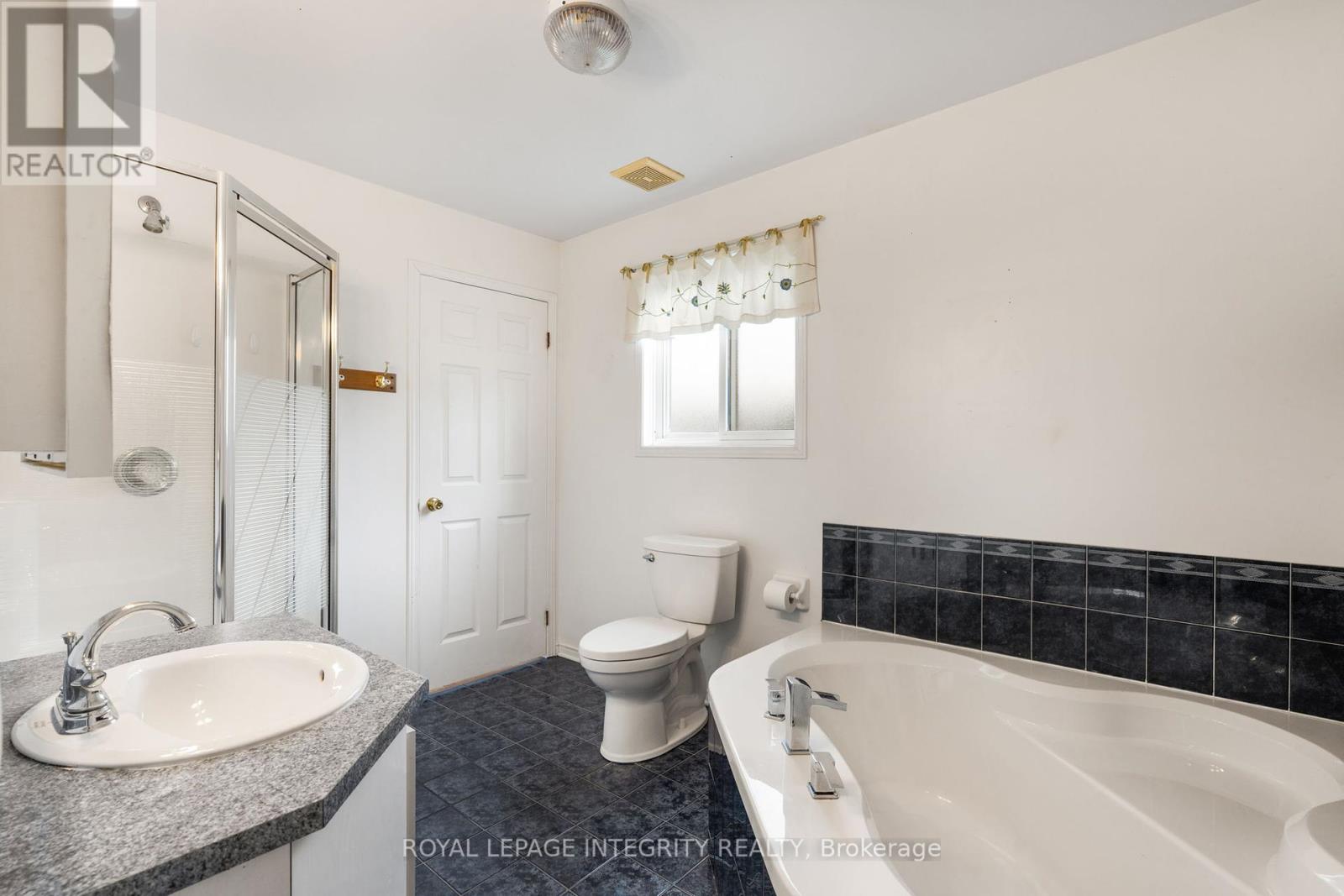 1659 Toulouse Crescent, Ottawa, Ontario  K1C 6K5 - Photo 13 - X12379619