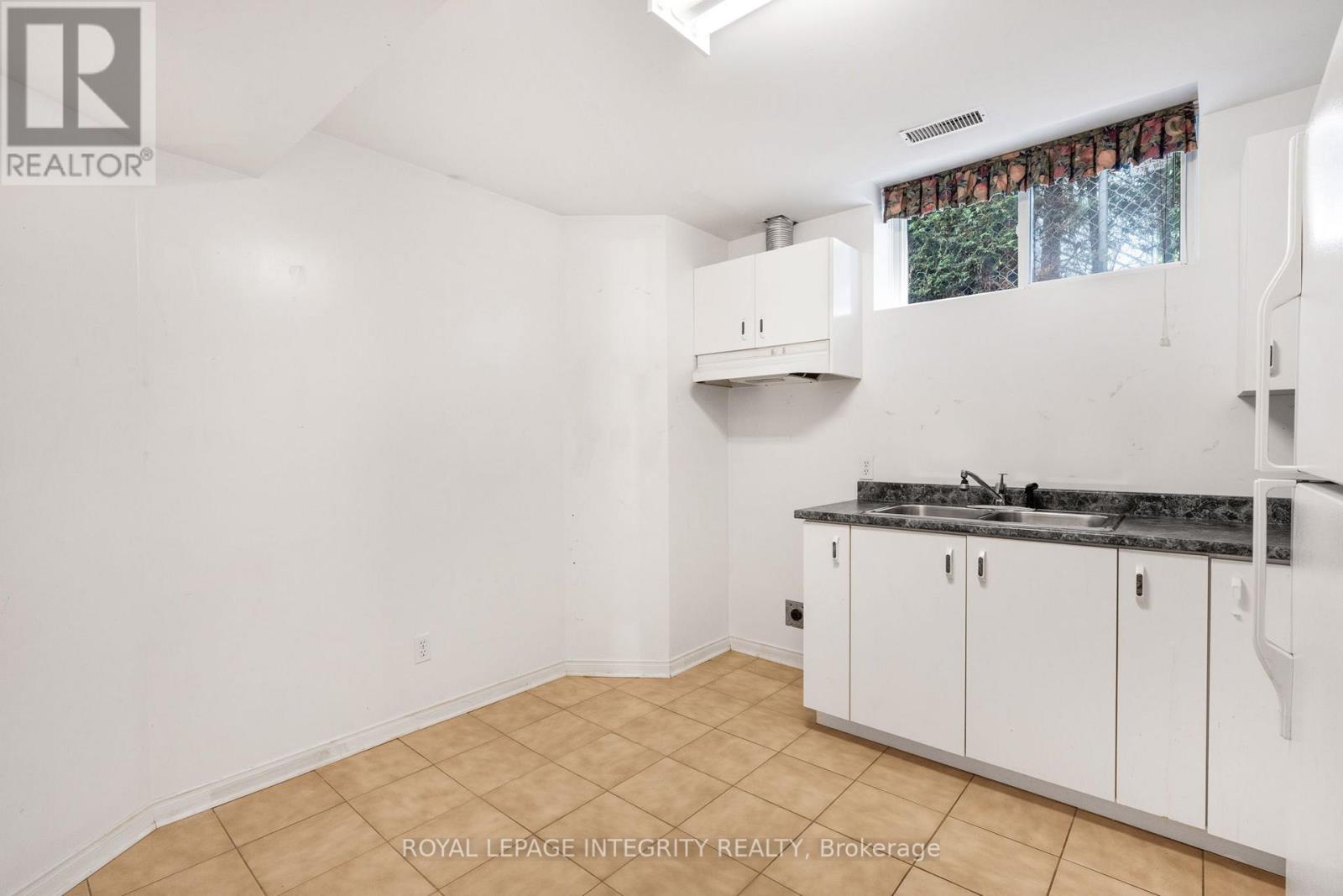 1659 Toulouse Crescent, Ottawa, Ontario  K1C 6K5 - Photo 18 - X12379619