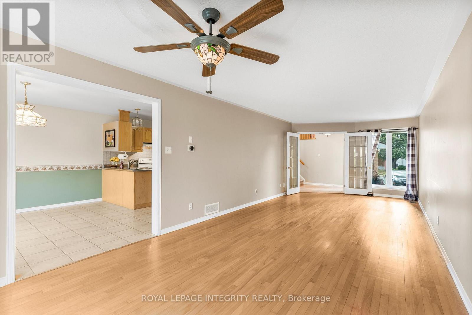 1659 Toulouse Crescent, Ottawa, Ontario  K1C 6K5 - Photo 5 - X12379619