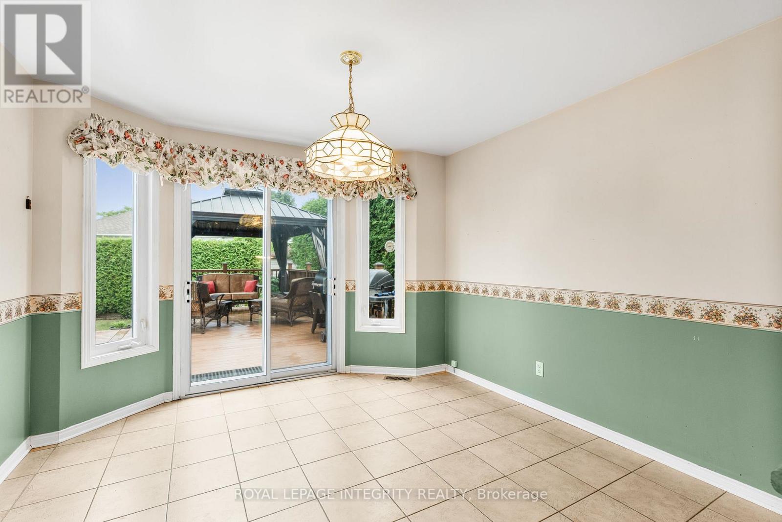 1659 Toulouse Crescent, Ottawa, Ontario  K1C 6K5 - Photo 6 - X12379619