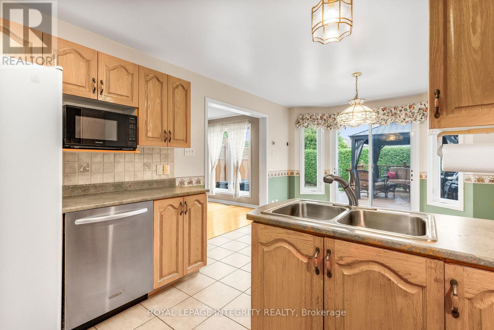 1659 Toulouse Crescent, Ottawa, Ontario  K1C 6K5 - Photo 9 - X12379619