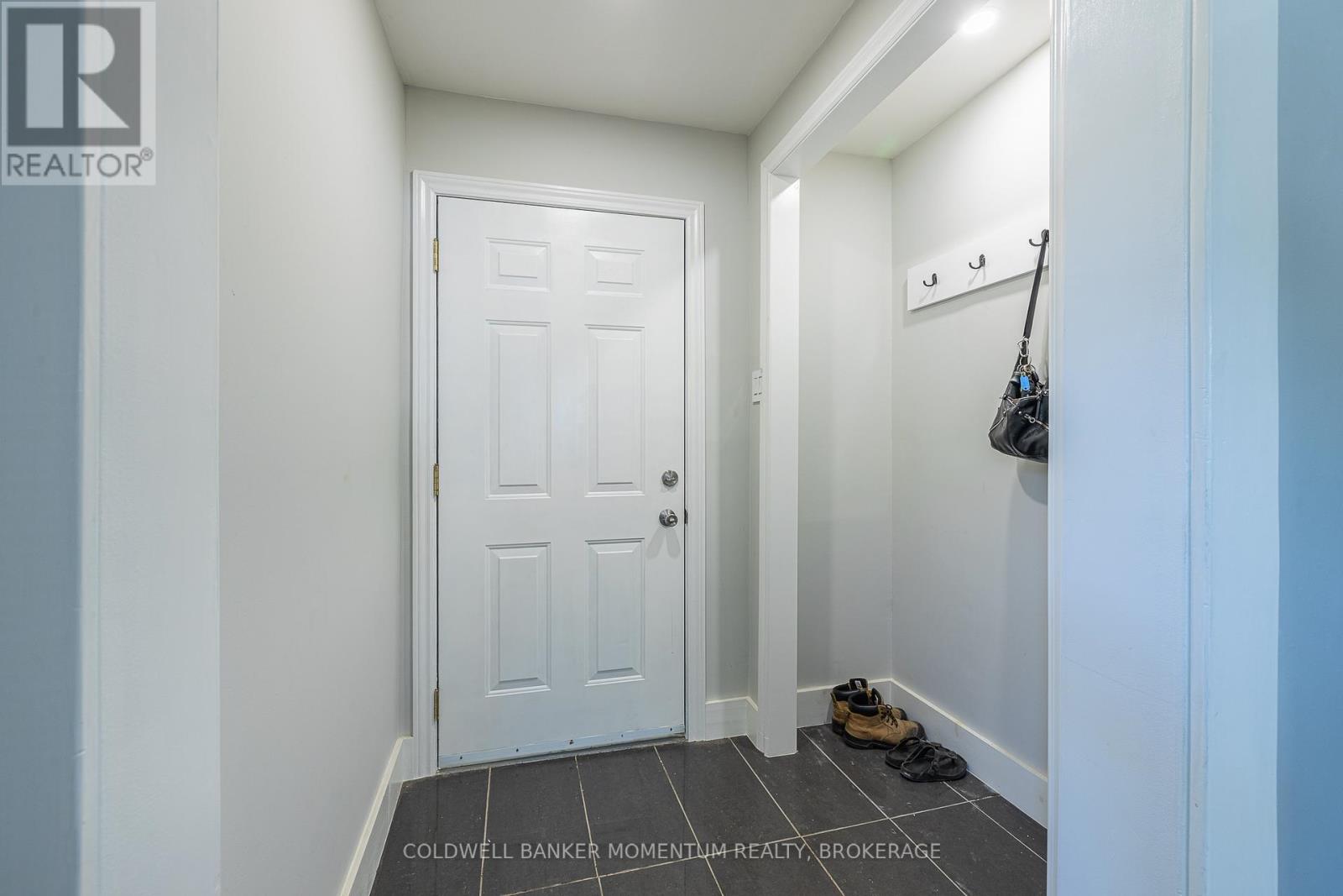 6389 Locus Avenue, Niagara Falls, Ontario  L2G 4K4 - Photo 5 - X12379579