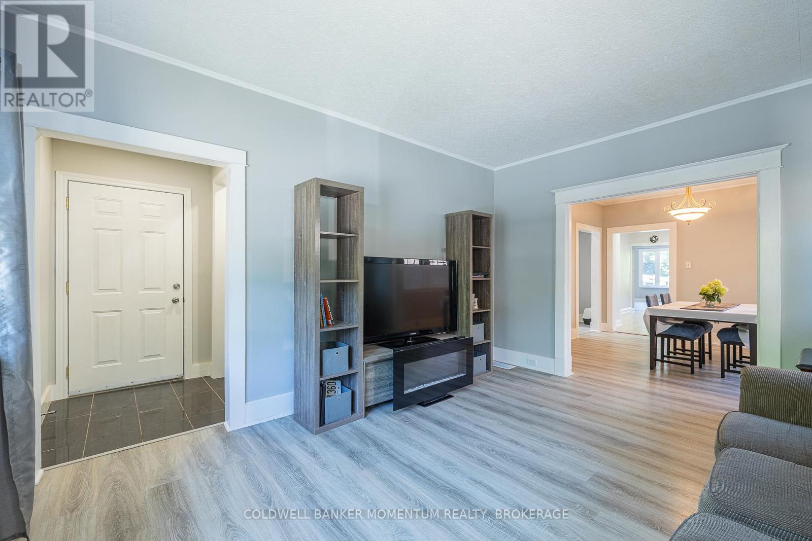 6389 Locus Avenue, Niagara Falls, Ontario  L2G 4K4 - Photo 7 - X12379579