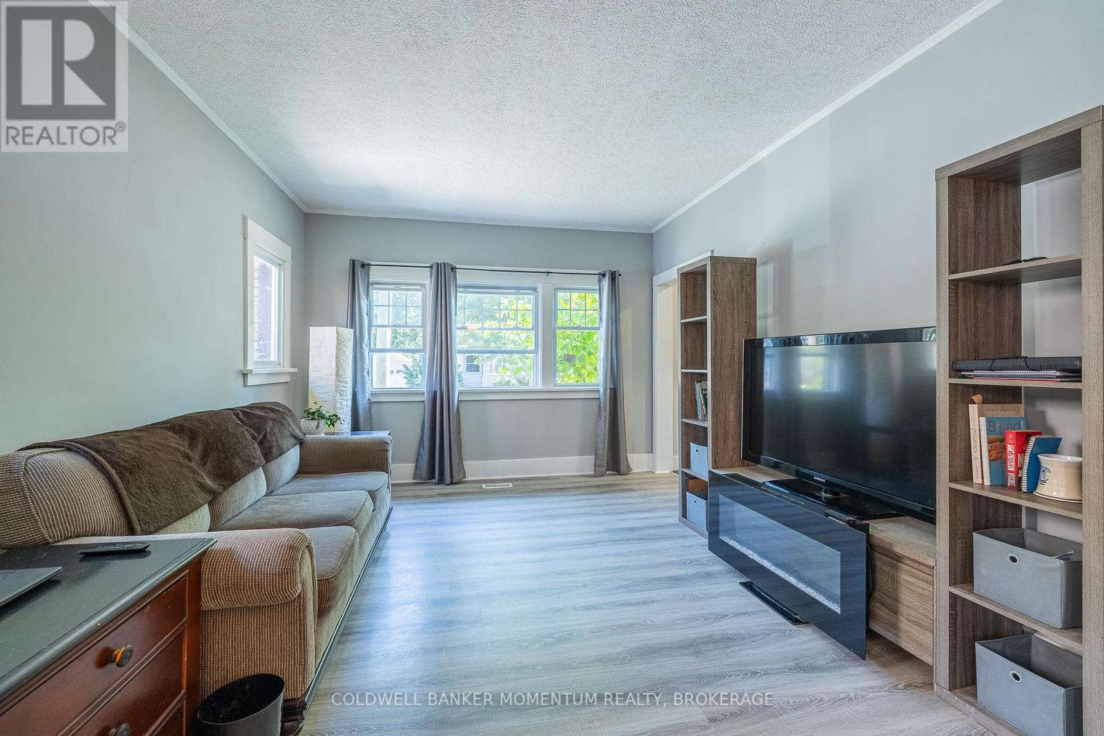 6389 Locus Avenue, Niagara Falls, Ontario  L2G 4K4 - Photo 8 - X12379579