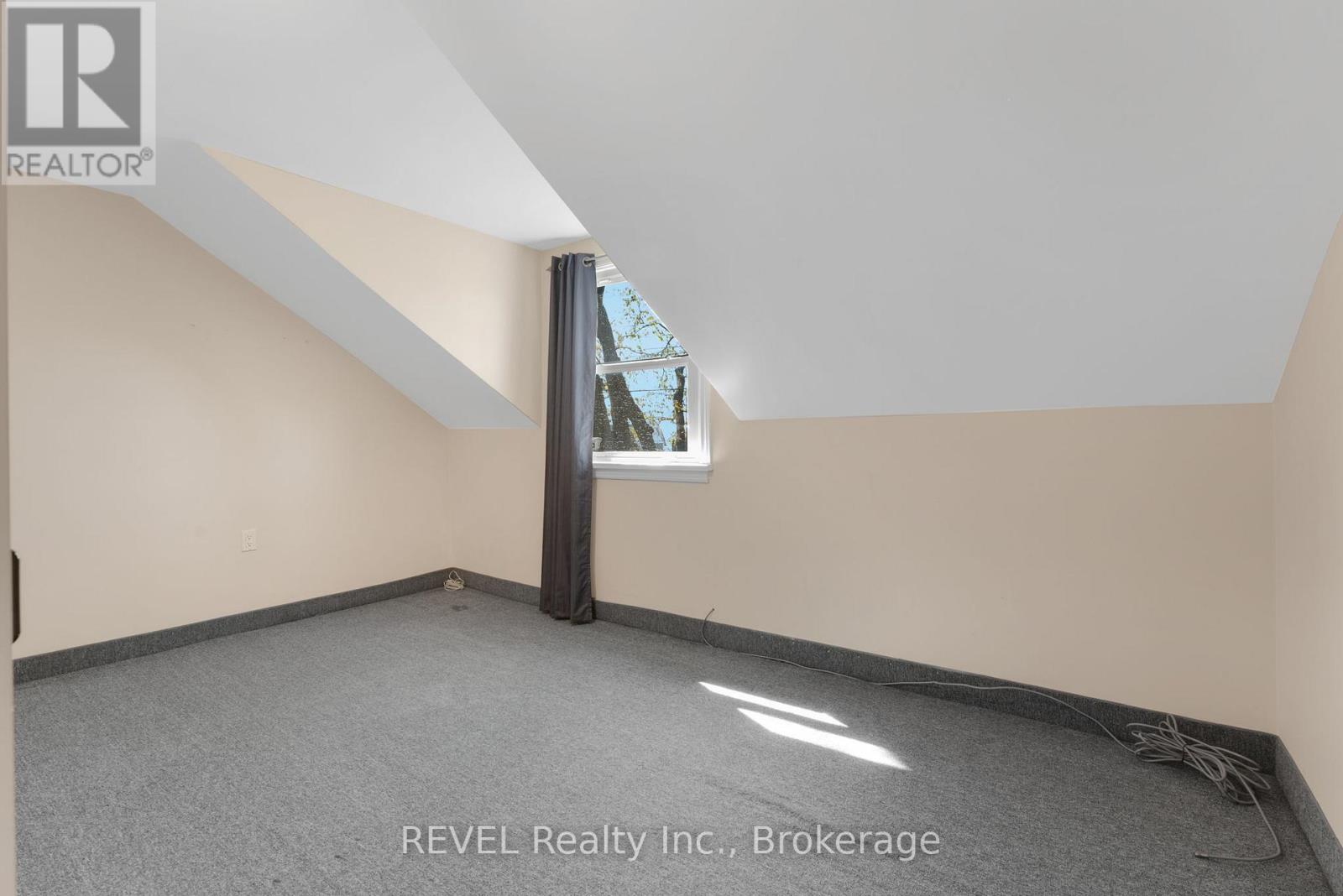 239 Becken Crescent, Welland, Ontario  L3B 5N4 - Photo 30 - X12379610