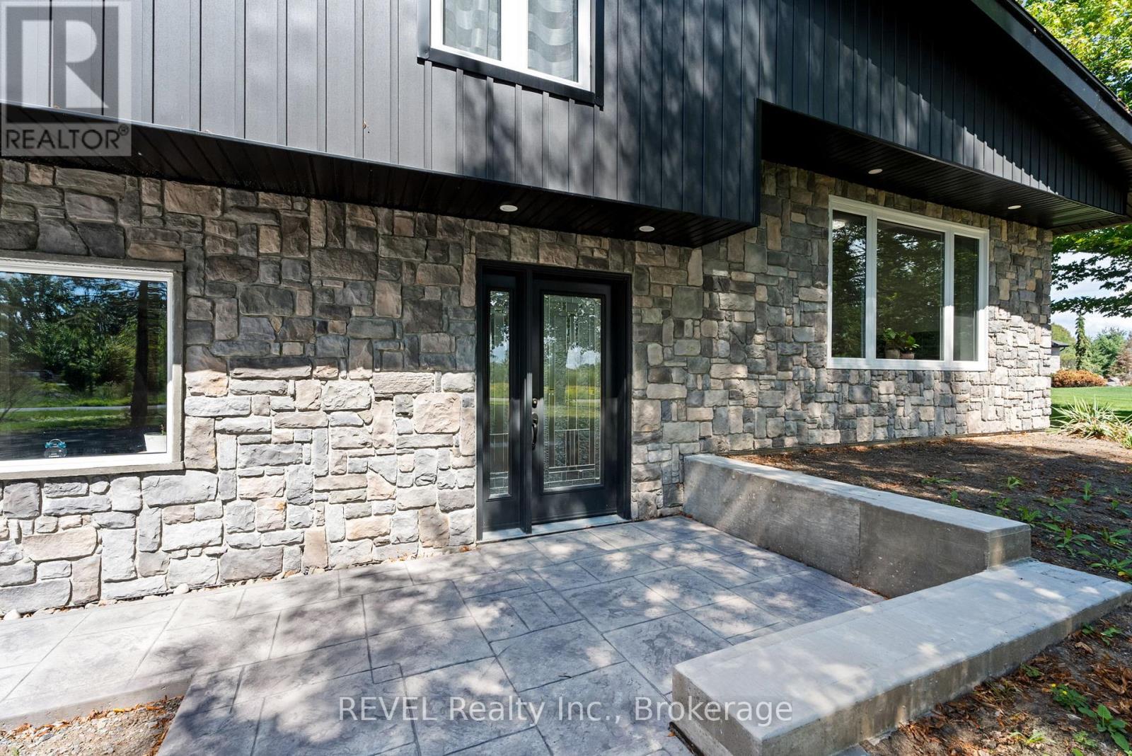 1546 Nigh Road, Fort Erie, Ontario  L2A 5M4 - Photo 2 - X12379617