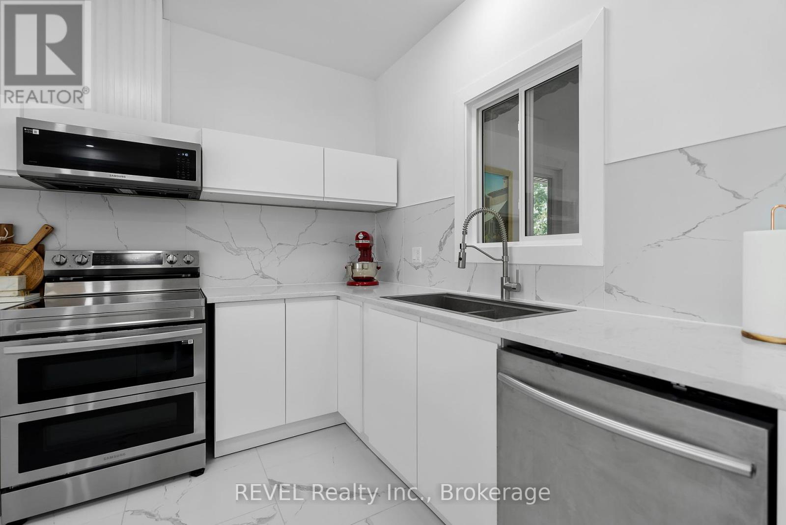 1546 Nigh Road, Fort Erie, Ontario  L2A 5M4 - Photo 4 - X12379617