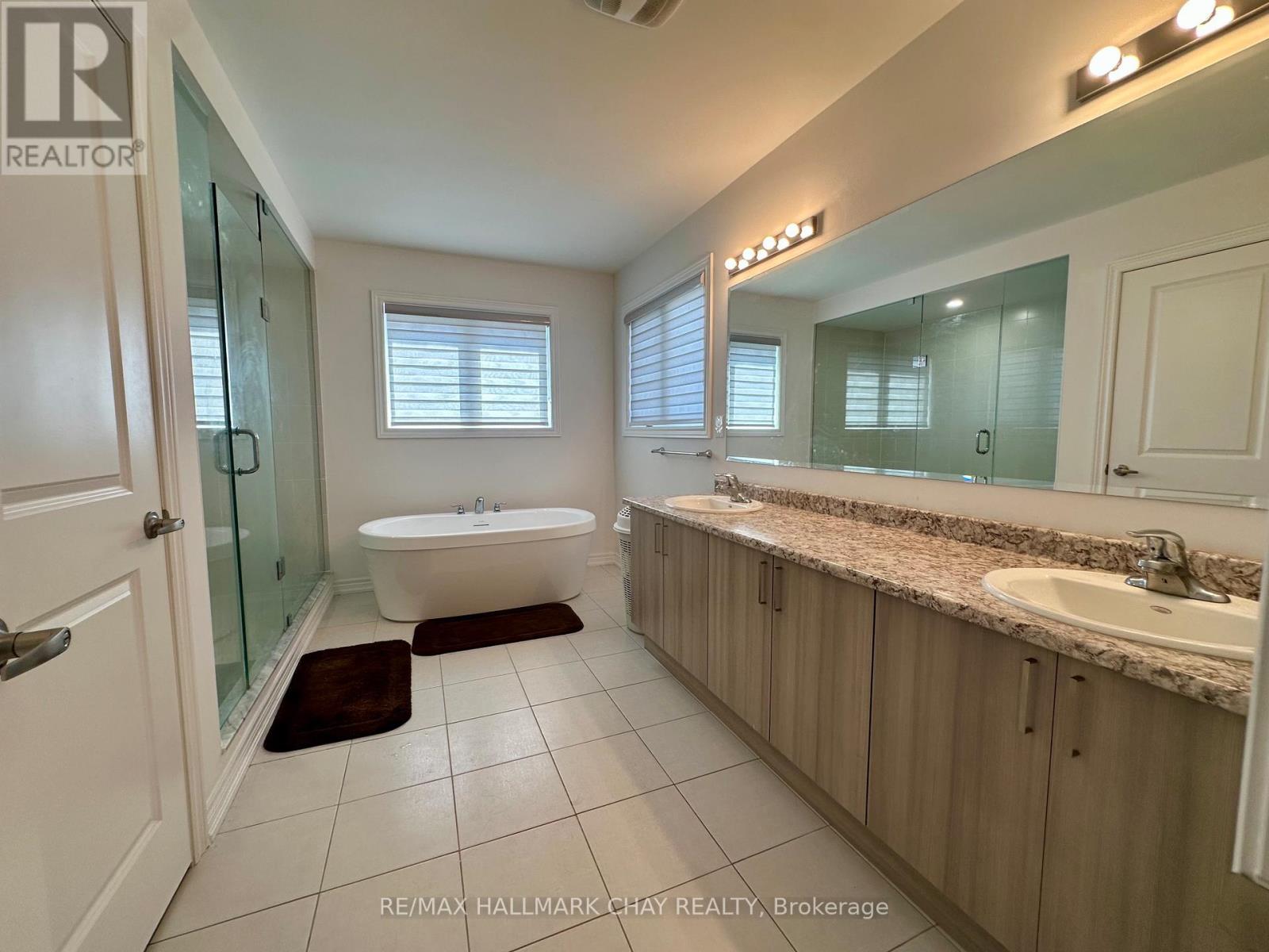 4 Wakefield Boulevard, Essa, Ontario  L0M 1B5 - Photo 13 - N12379606
