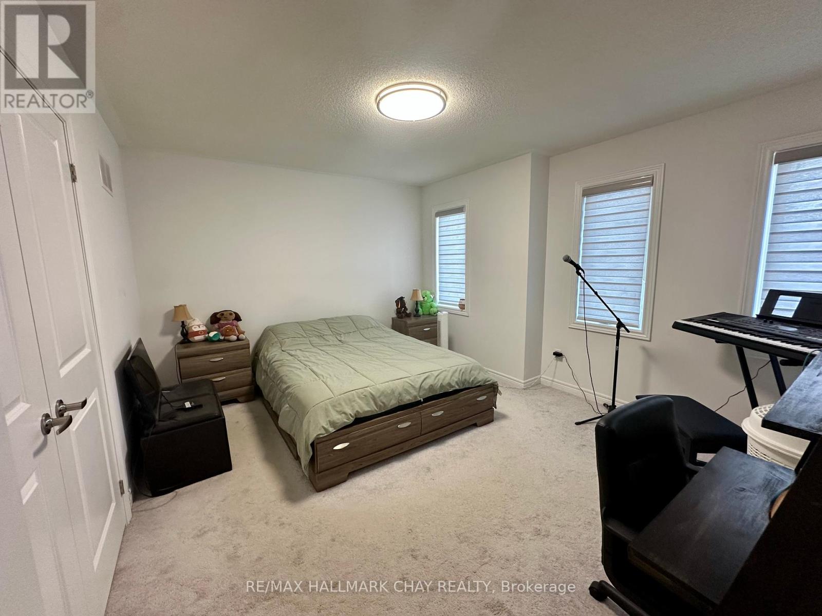 4 Wakefield Boulevard, Essa, Ontario  L0M 1B5 - Photo 16 - N12379606