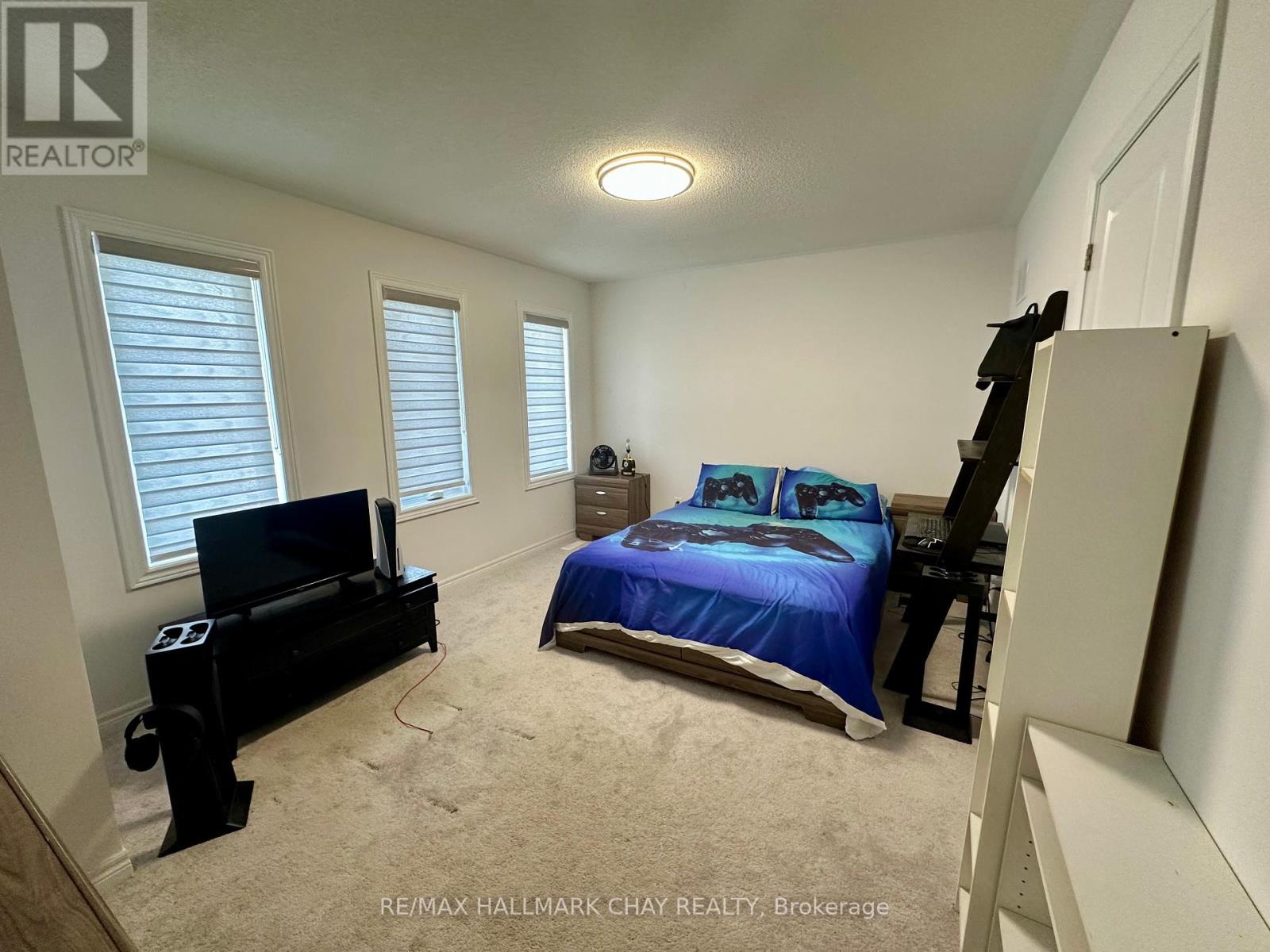 4 Wakefield Boulevard, Essa, Ontario  L0M 1B5 - Photo 17 - N12379606