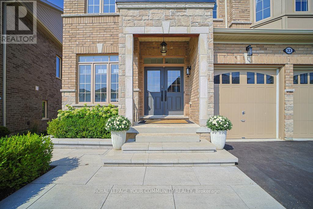 33 Deepwood Crescent, East Gwillimbury, Ontario  L9N 0L6 - Photo 2 - N12379625