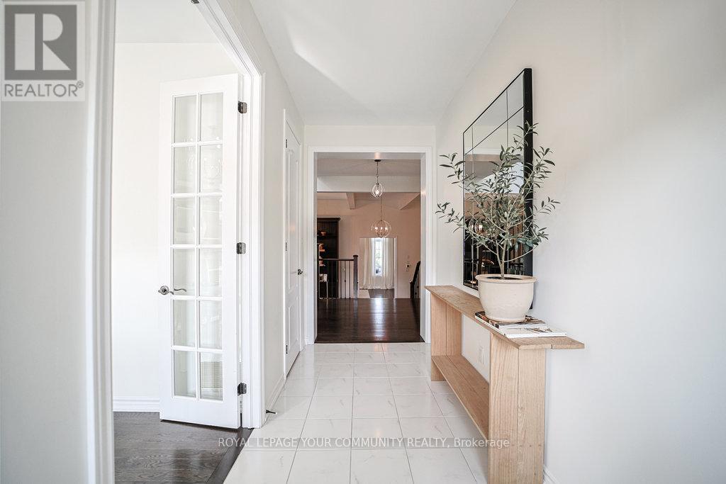 33 Deepwood Crescent, East Gwillimbury, Ontario  L9N 0L6 - Photo 3 - N12379625
