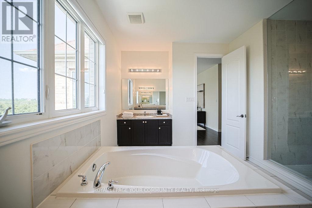 33 Deepwood Crescent, East Gwillimbury, Ontario  L9N 0L6 - Photo 32 - N12379625