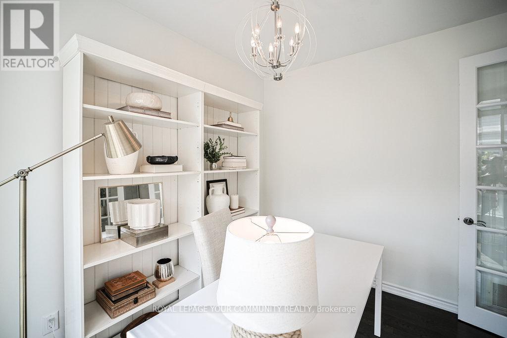 33 Deepwood Crescent, East Gwillimbury, Ontario  L9N 0L6 - Photo 4 - N12379625