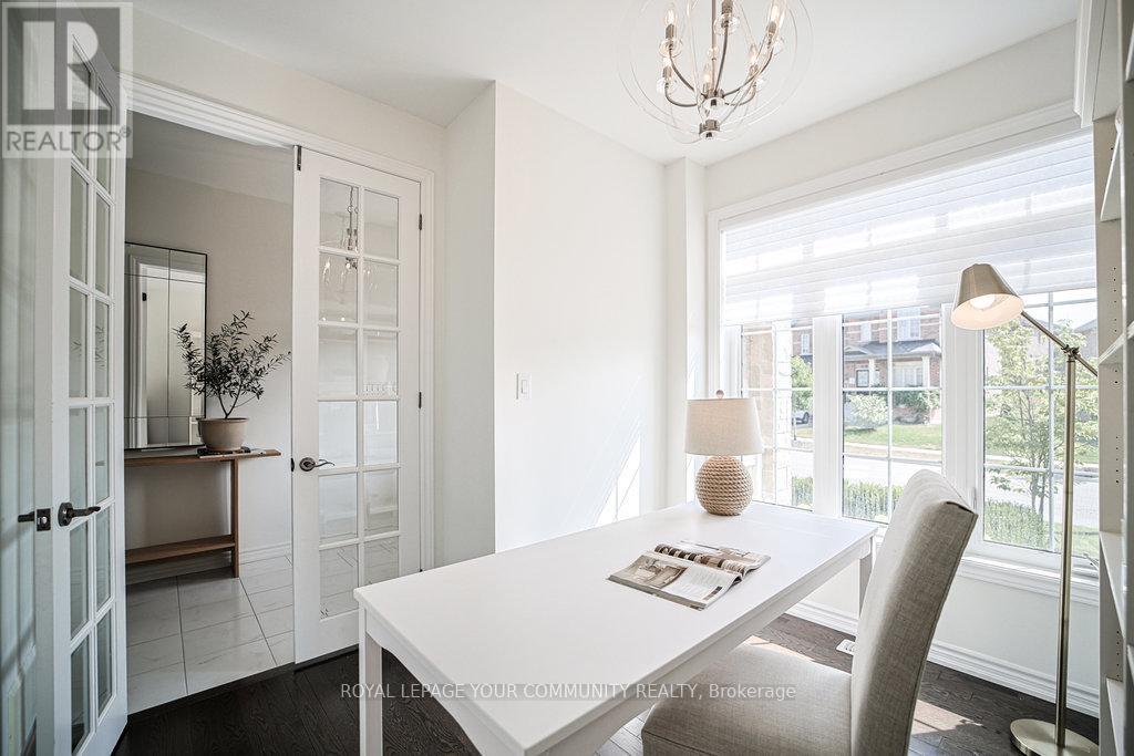 33 Deepwood Crescent, East Gwillimbury, Ontario  L9N 0L6 - Photo 5 - N12379625