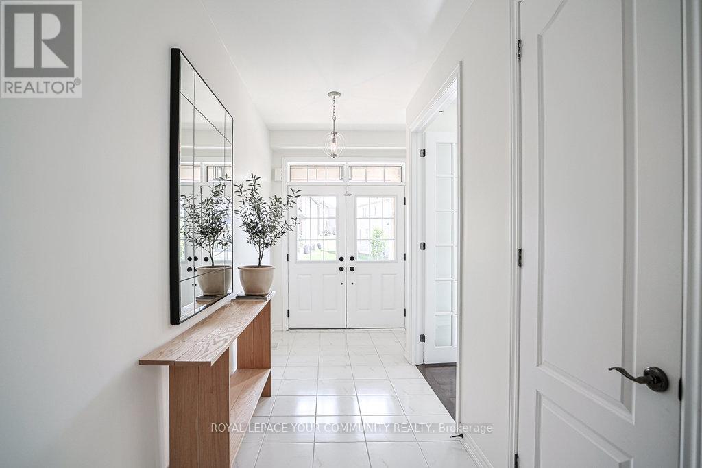 33 Deepwood Crescent, East Gwillimbury, Ontario  L9N 0L6 - Photo 6 - N12379625