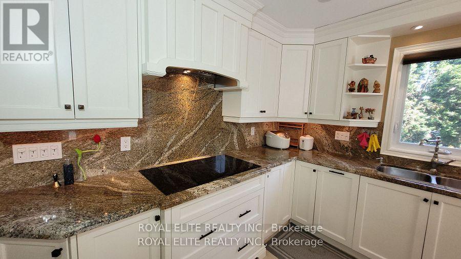 3530 Kingbird Court, Mississauga, Ontario  L5L 2R1 - Photo 9 - W12379629