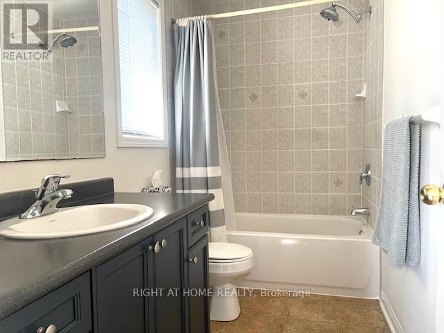 44 Senior Crescent, Cambridge, Ontario  N1T 2K6 - Photo 16 - X12379572