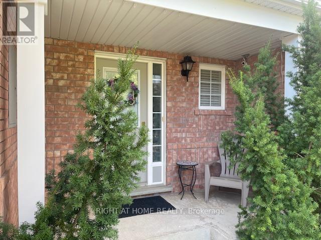 44 Senior Crescent, Cambridge, Ontario  N1T 2K6 - Photo 3 - X12379572
