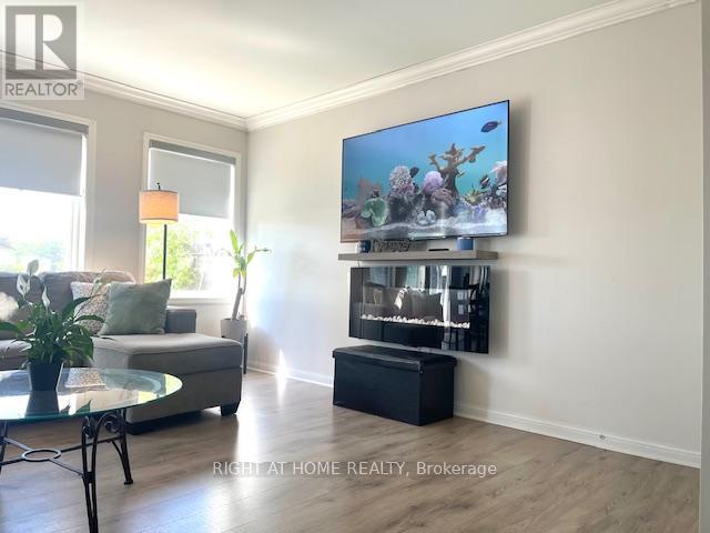 44 Senior Crescent, Cambridge, Ontario  N1T 2K6 - Photo 5 - X12379572