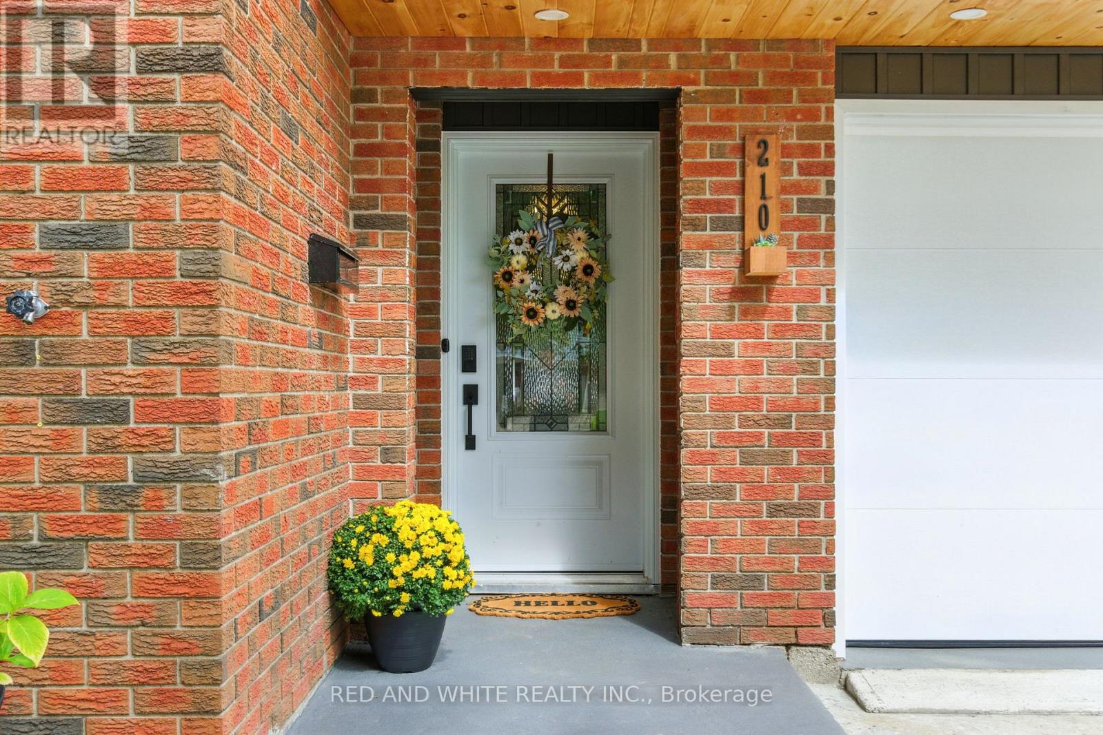 210 Northlake Drive, Waterloo, Ontario  N2V 1A8 - Photo 13 - X12379622