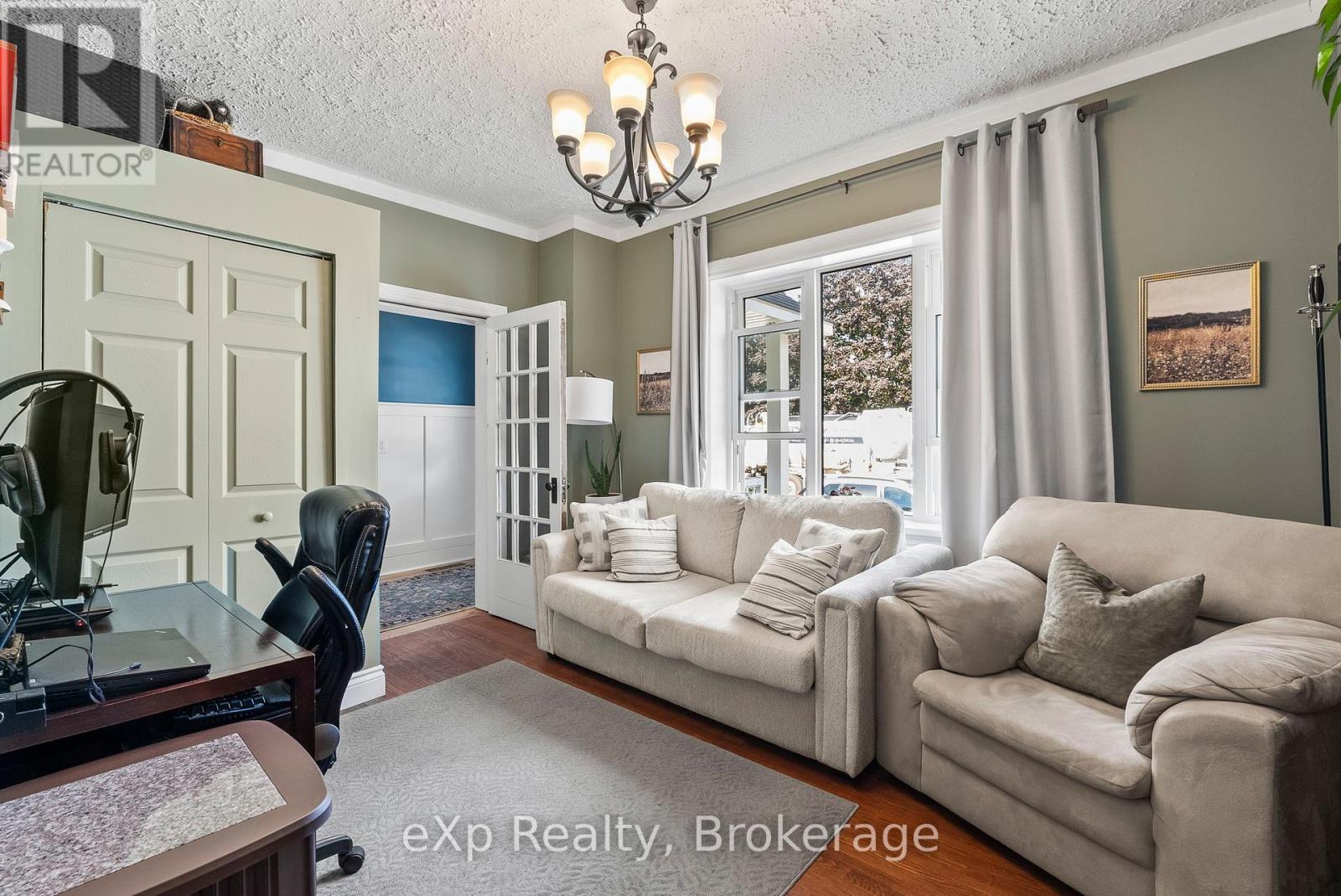 140 King Street E, Wellington North, Ontario  N0G 2L2 - Photo 13 - X12379660