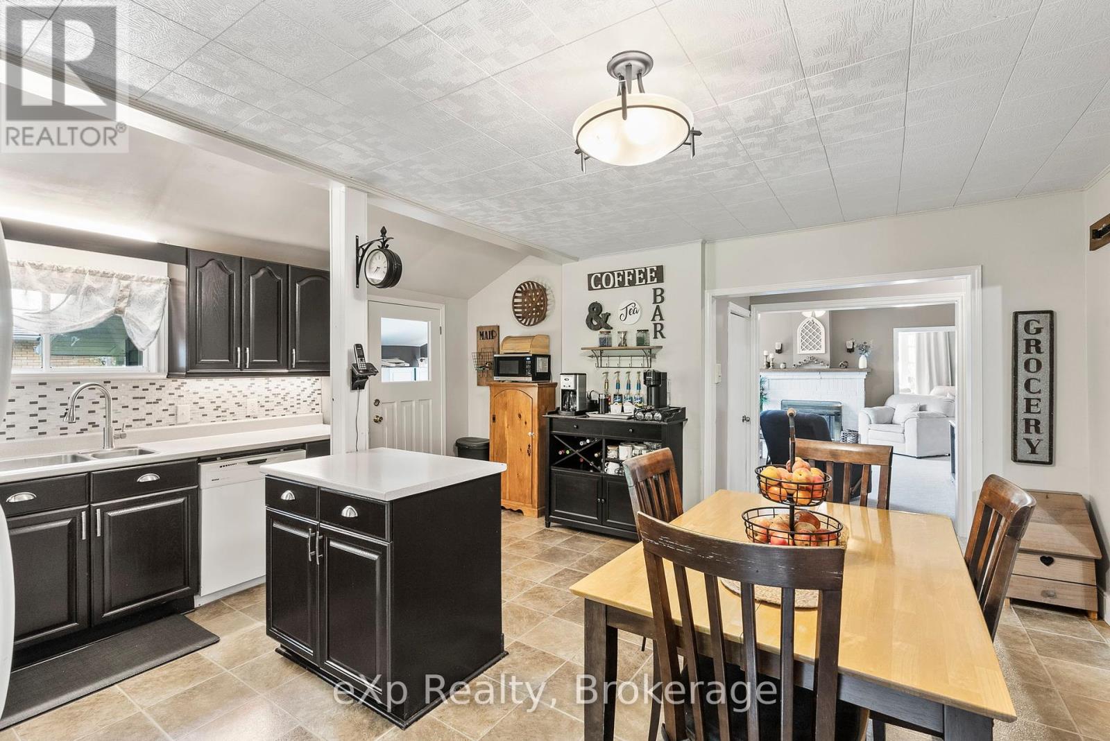 140 King Street E, Wellington North, Ontario  N0G 2L2 - Photo 17 - X12379660