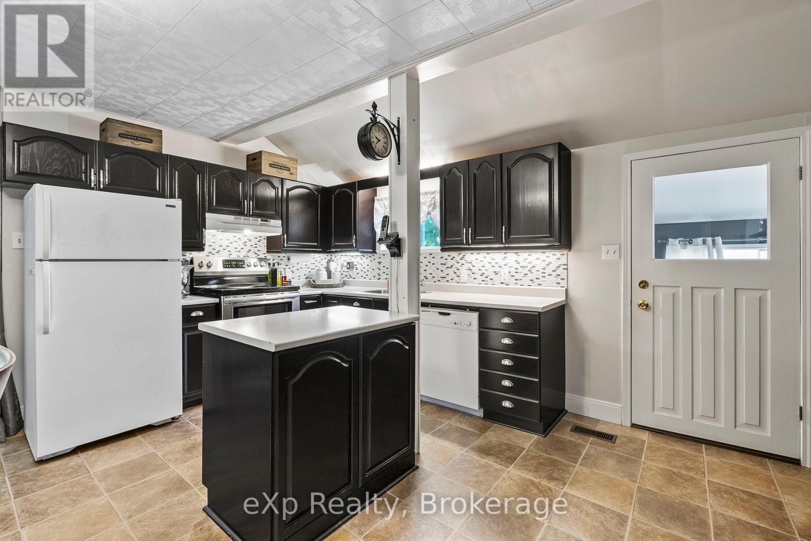 140 King Street E, Wellington North, Ontario  N0G 2L2 - Photo 18 - X12379660