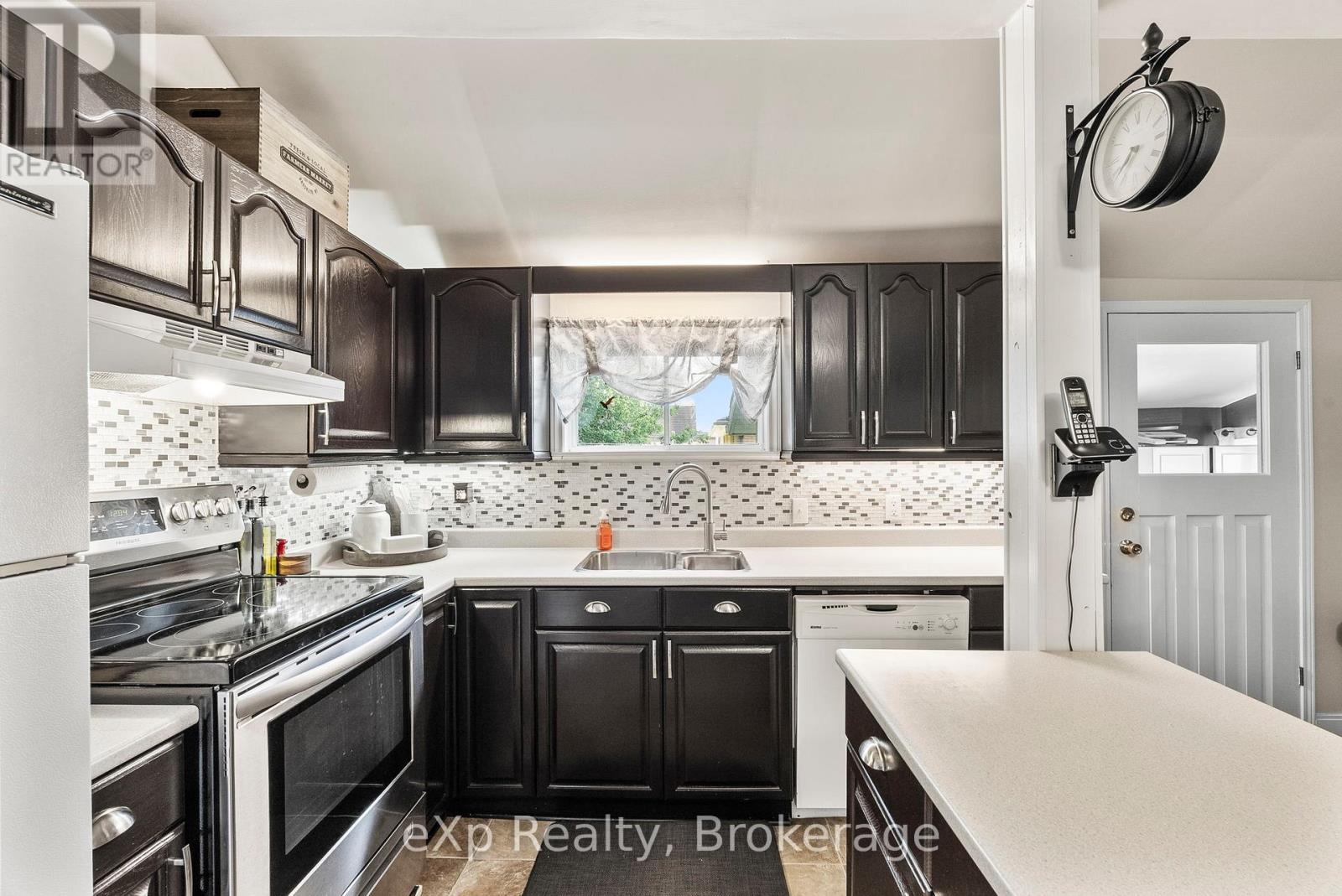 140 King Street E, Wellington North, Ontario  N0G 2L2 - Photo 19 - X12379660