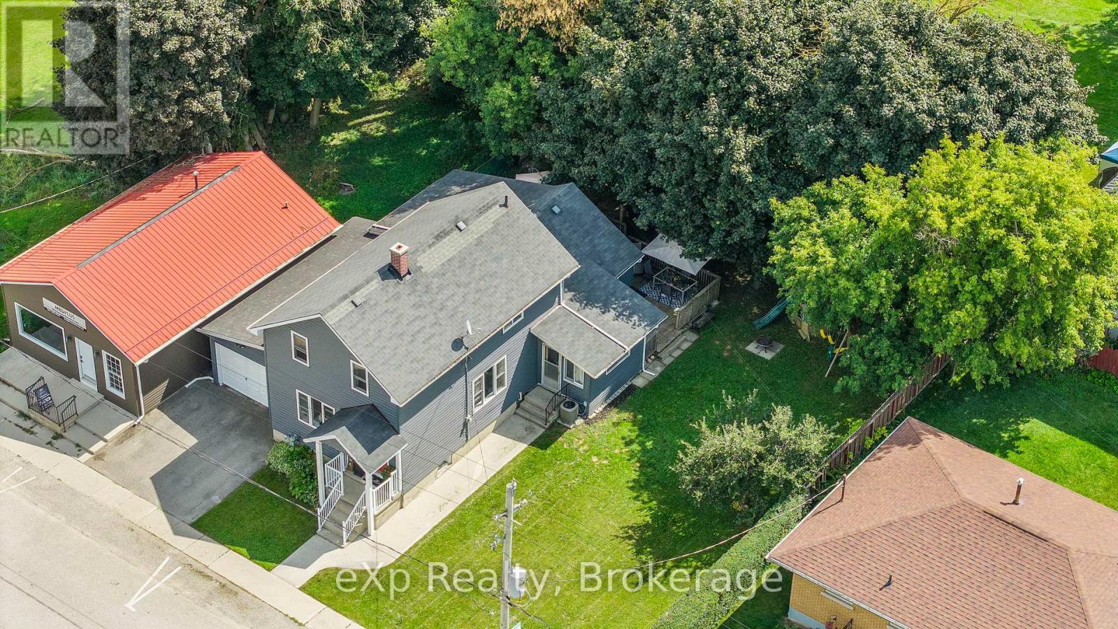 140 King Street E, Wellington North, Ontario  N0G 2L2 - Photo 2 - X12379660