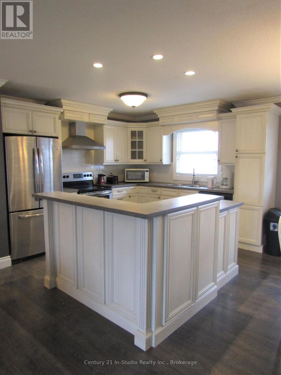 Unit 1 - 696 Christopher Drive, Saugeen Shores, Ontario  N0H 2C3 - Photo 5 - X12379691
