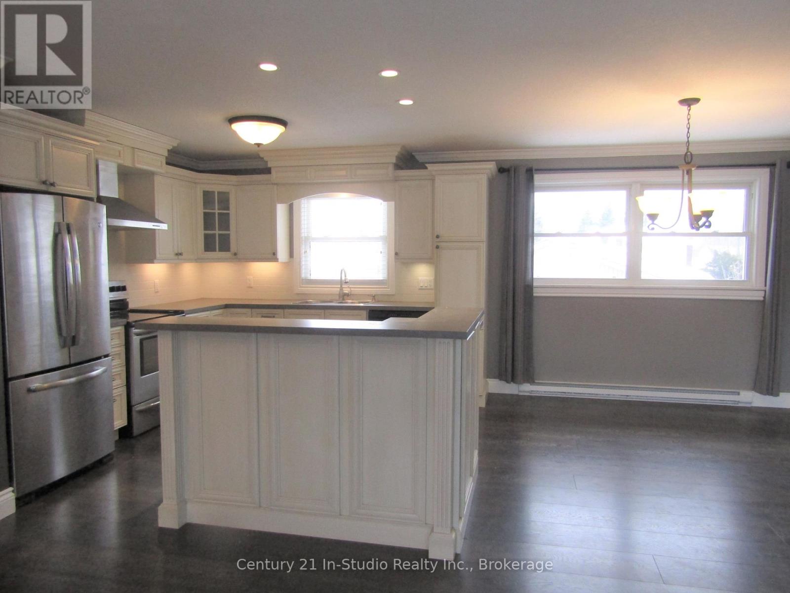 Unit 1 - 696 Christopher Drive, Saugeen Shores, Ontario  N0H 2C3 - Photo 8 - X12379691