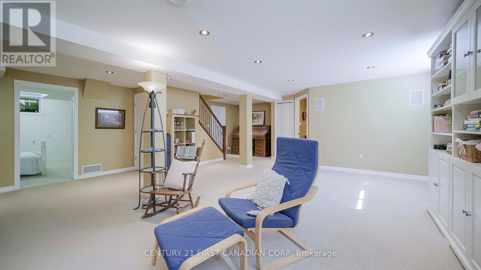 327 Richmeadow Road, London North, Ontario  N6H 5T2 - Photo 31 - X12379655