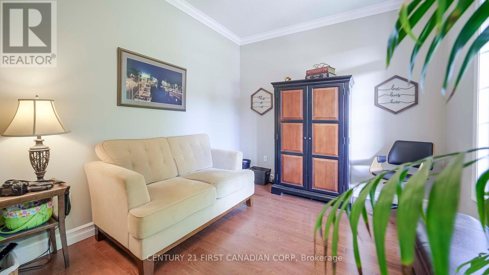 327 Richmeadow Road, London North, Ontario  N6H 5T2 - Photo 4 - X12379655