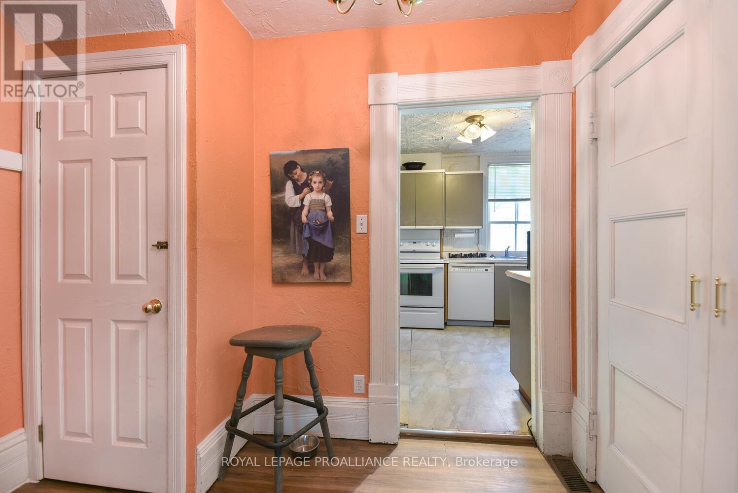 84 Park Street, Brockville, Ontario  K6V 2G7 - Photo 11 - X12379679