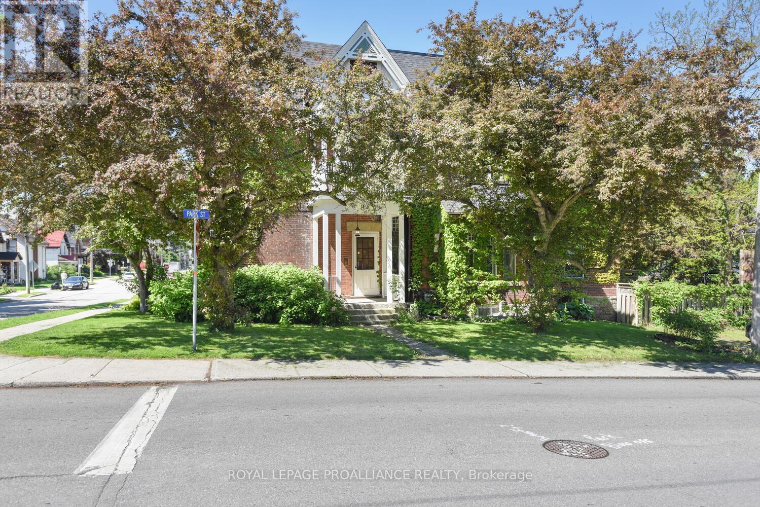 84 Park Street, Brockville, Ontario  K6V 2G7 - Photo 2 - X12379679