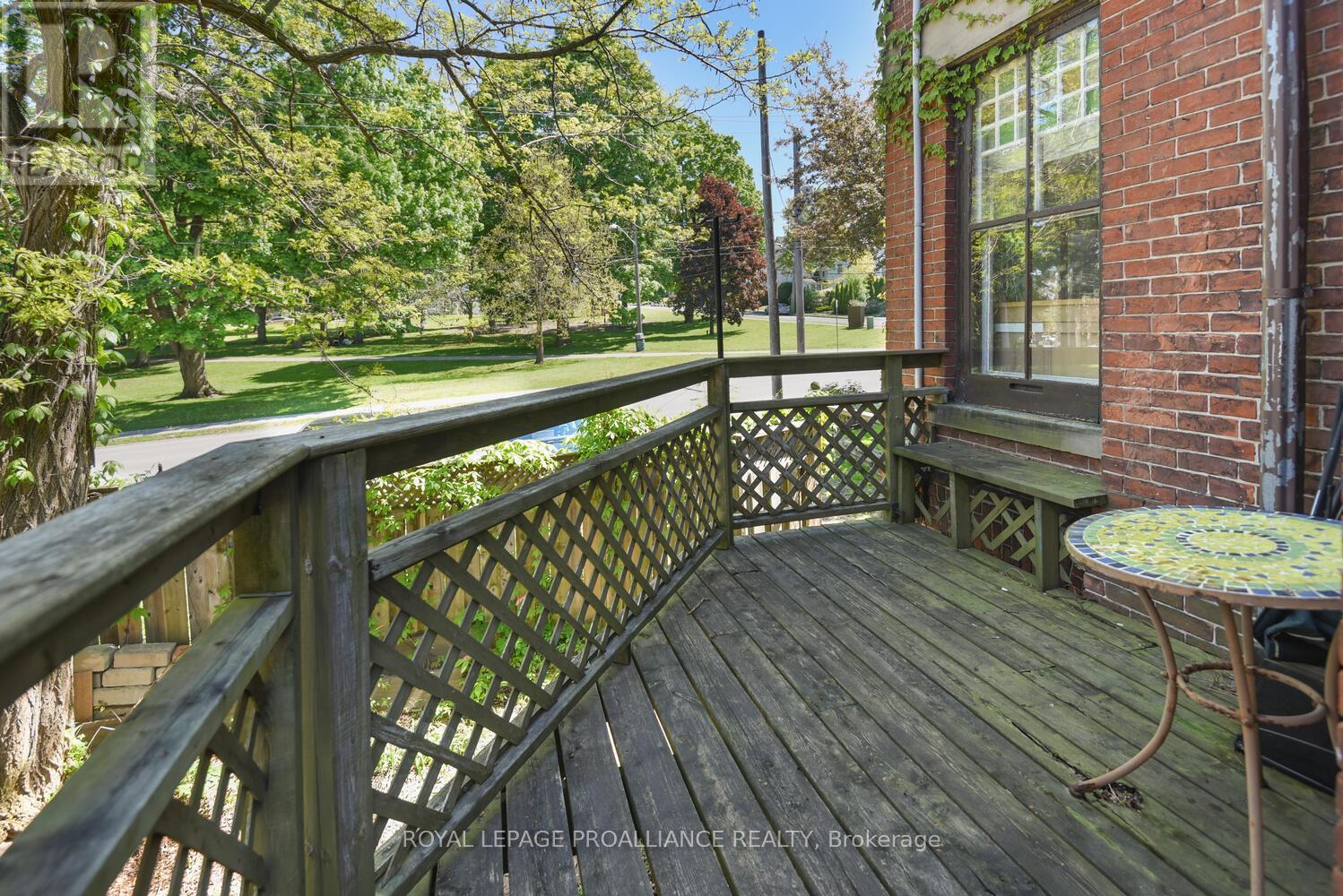 84 Park Street, Brockville, Ontario  K6V 2G7 - Photo 5 - X12379679