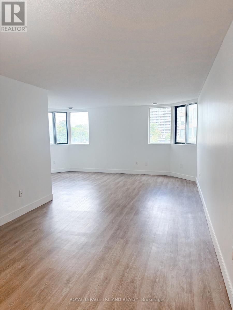 307 - 675 Richmond Street, London East, Ontario  N6A 5X4 - Photo 12 - X12376522