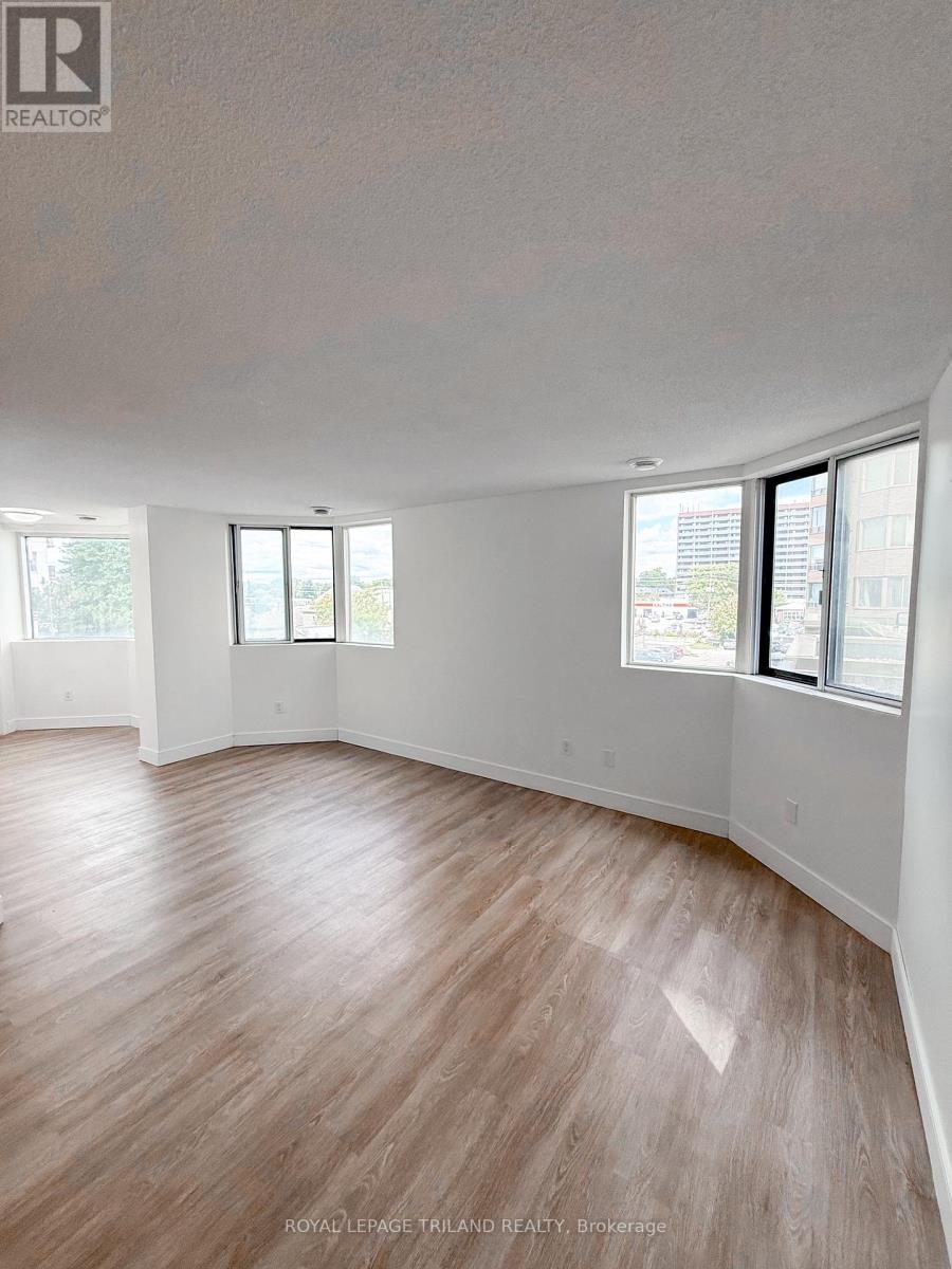 307 - 675 Richmond Street, London East, Ontario  N6A 5X4 - Photo 3 - X12376522