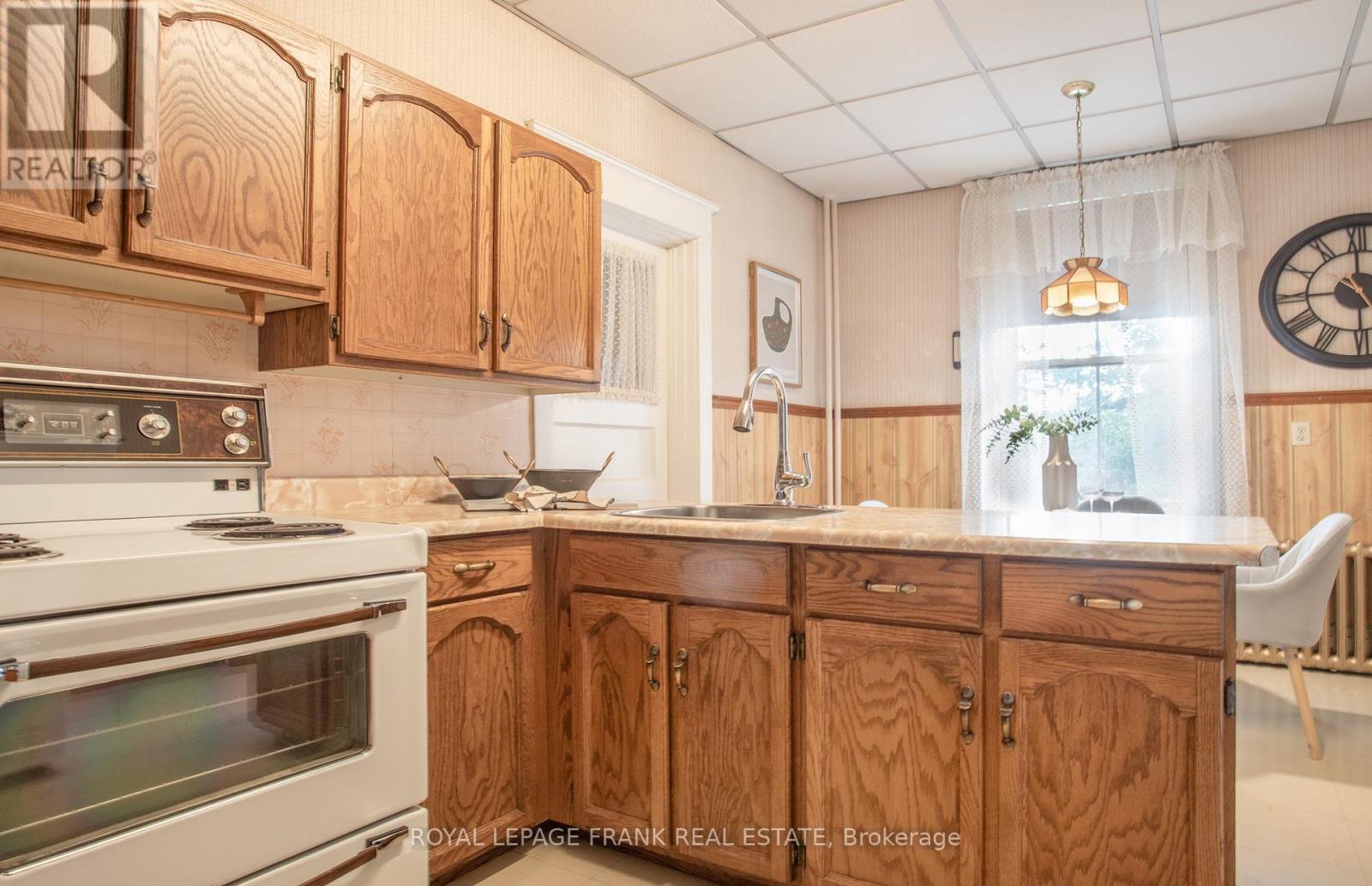 33 Fairbanks Street, Oshawa, Ontario  L1H 2L7 - Photo 14 - E12378374