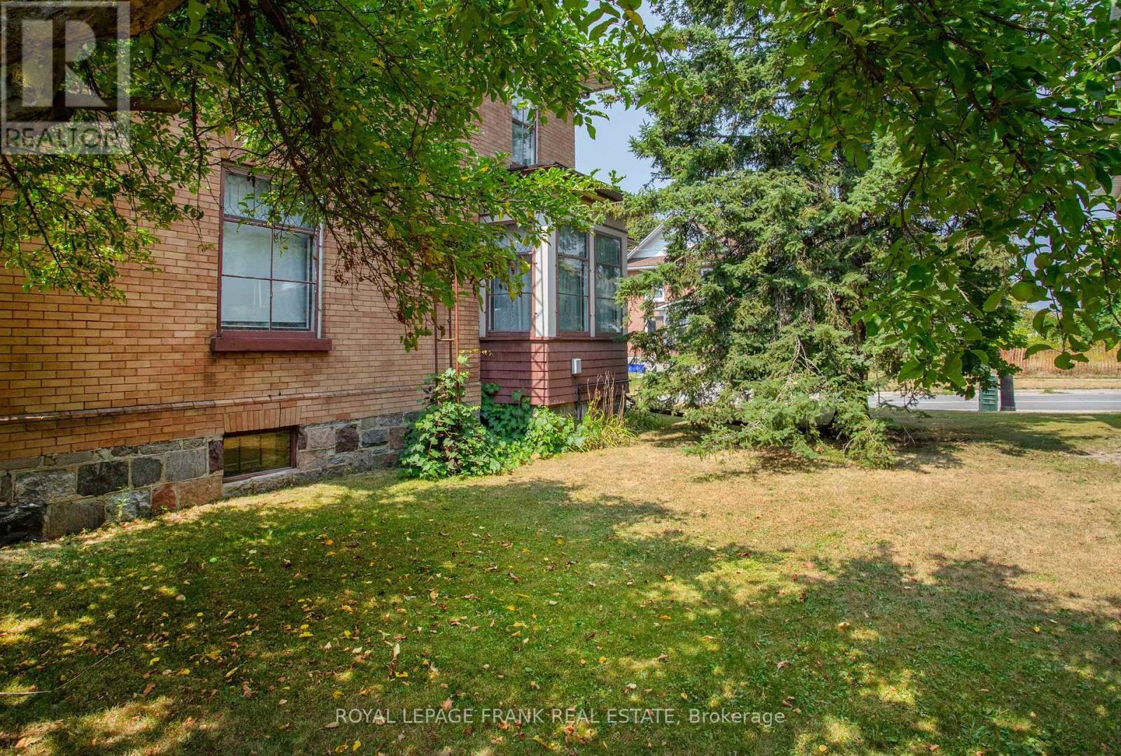33 Fairbanks Street, Oshawa, Ontario  L1H 2L7 - Photo 34 - E12378374