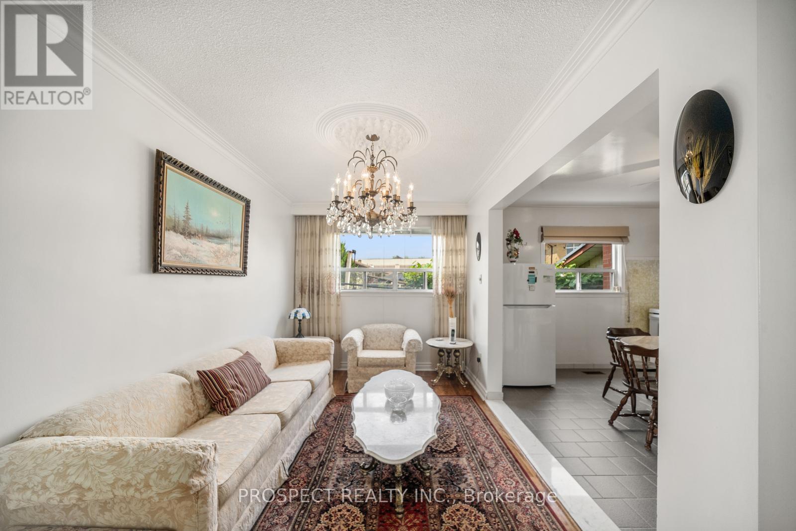 8 Sonnet Court, Toronto, Ontario  M6L 1J7 - Photo 11 - W12379651